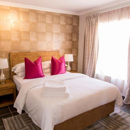 3 Lux Suites ミデルバーグ エクステリア 写真