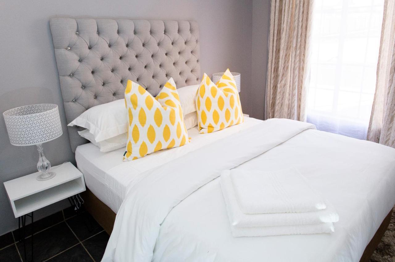 3 Lux Suites ミデルバーグ エクステリア 写真