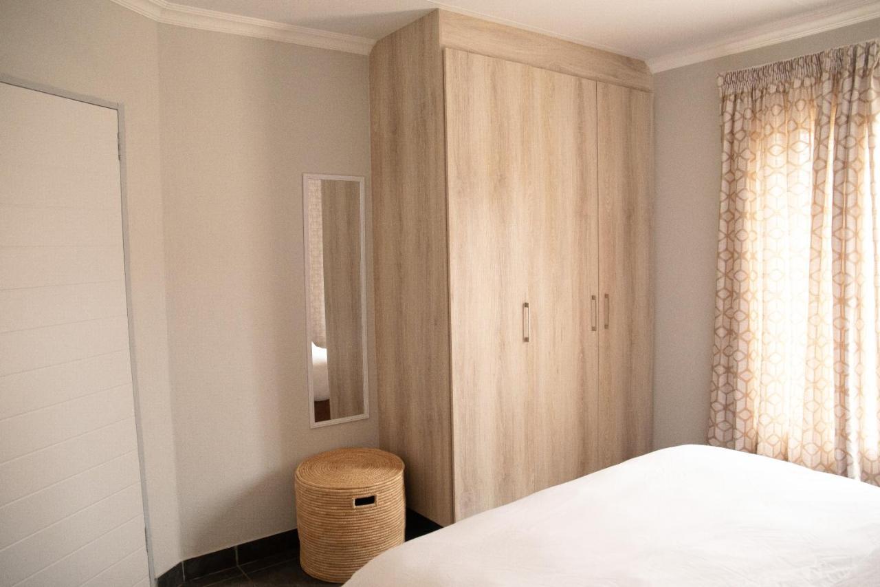 3 Lux Suites ミデルバーグ エクステリア 写真